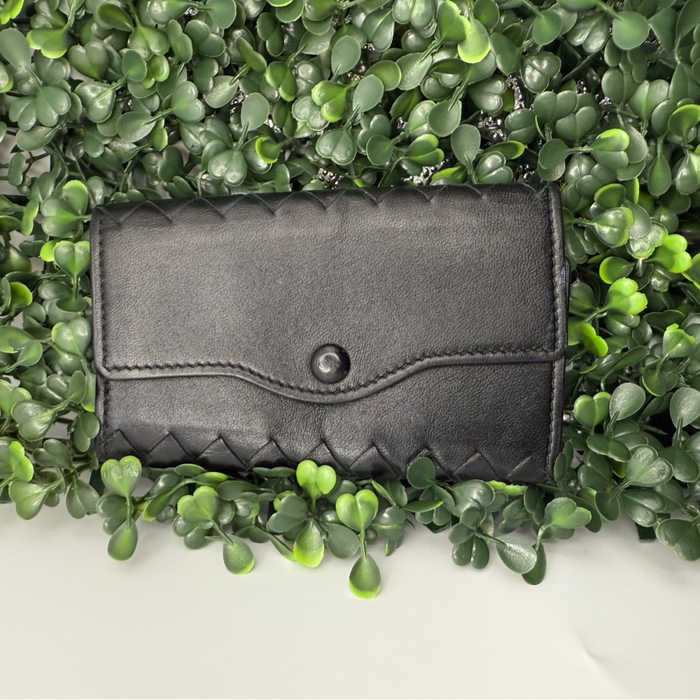 Beautiful Bottega Veneta Black Leather key case